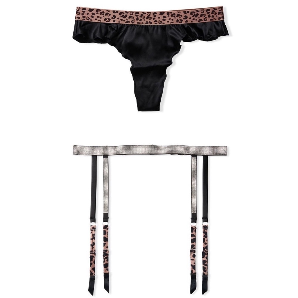Victoria’s Secret VERY SEXY
Shine Strap Garter Belt in Nougat Leopard + Thong